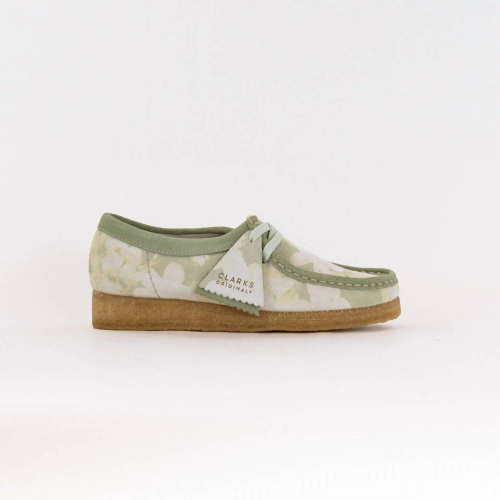 NEW CLARKS women's wallabee shoes in white/blue